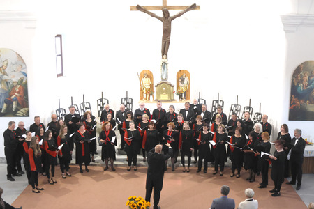 Letni koncert Komorni zbor Fran Gerbič, gostje MePZ Postojna 30 Foto Ljubo Vukelič